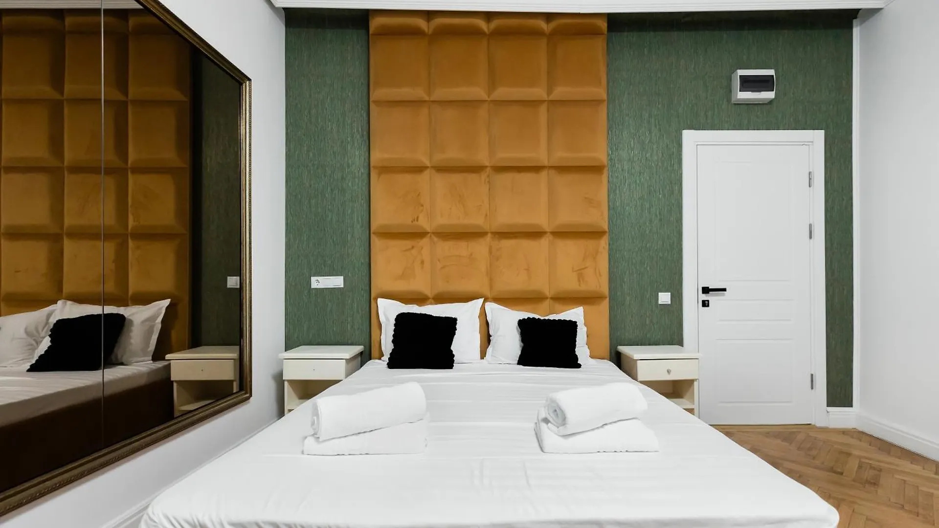 Hostel Bucharest Studios Milano Room
