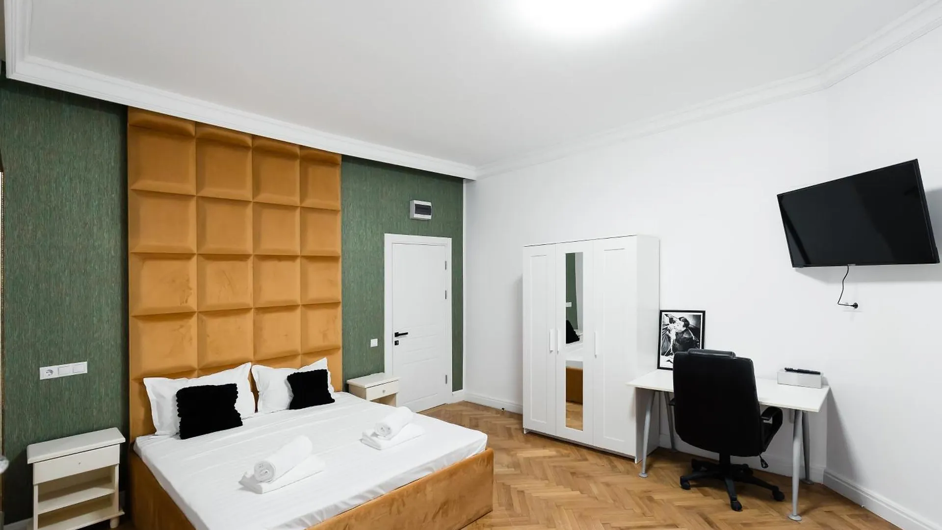 Bucharest Studios Milano Room Romanya