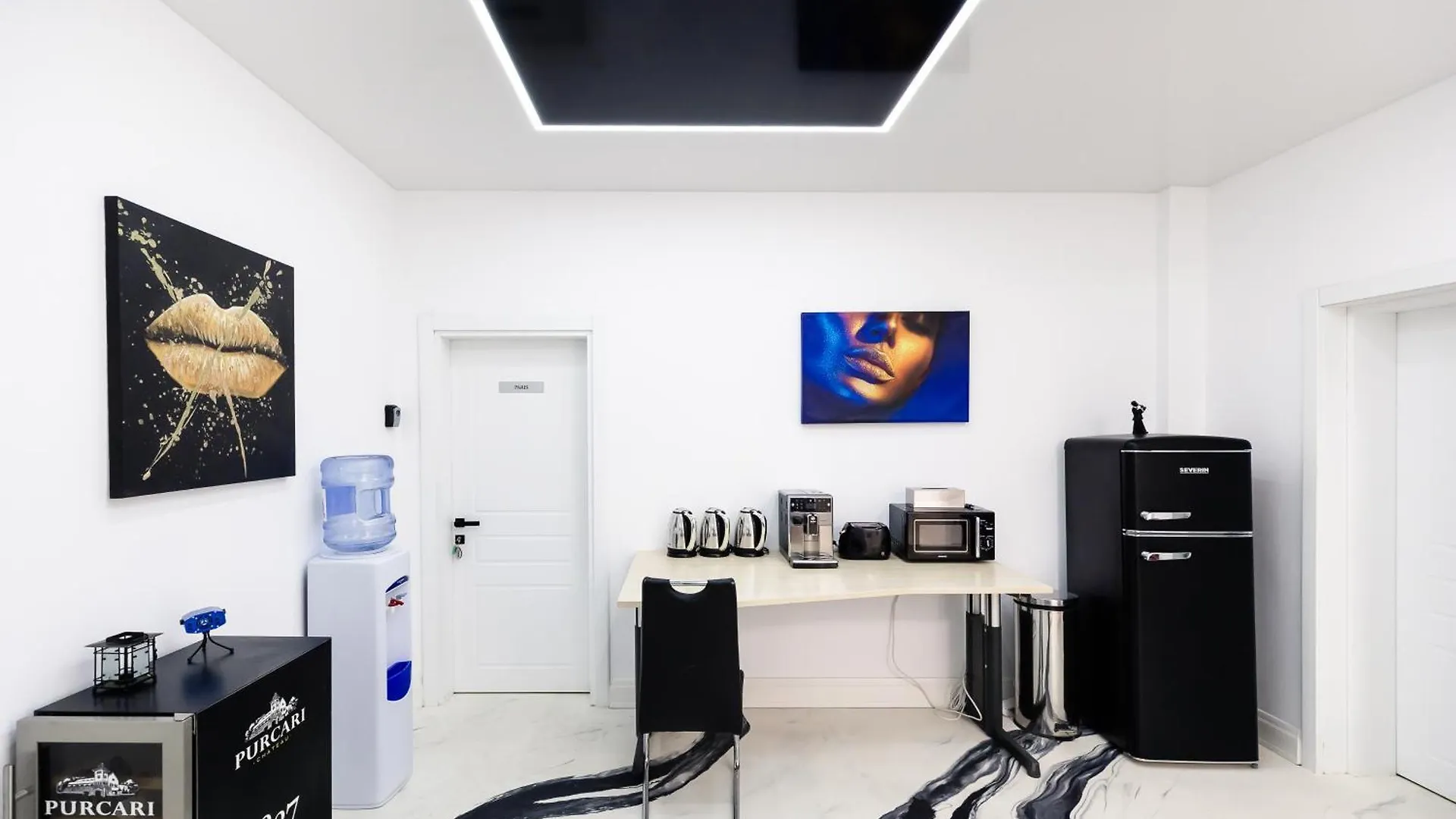 Hostel Bucharest Studios Milano Room