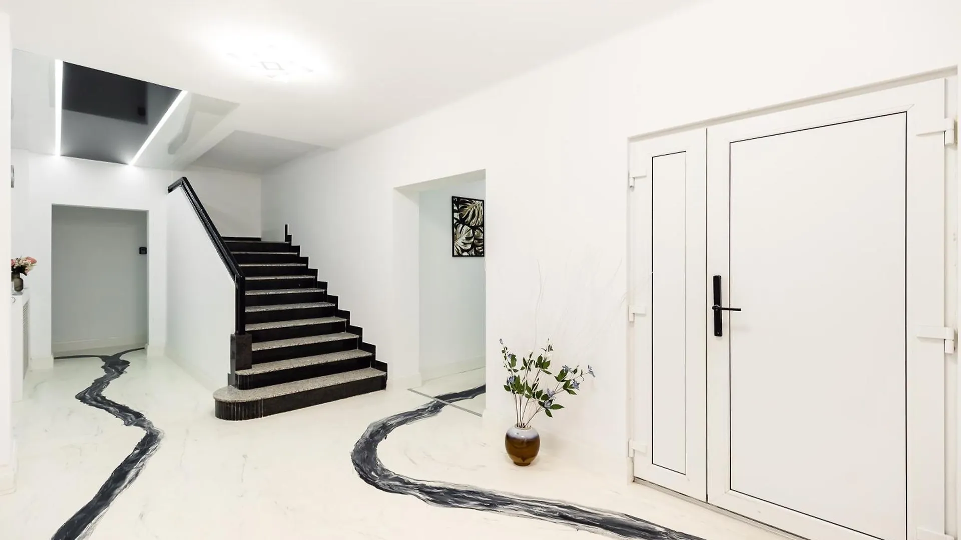 Bucharest Studios Milano Room Romanya