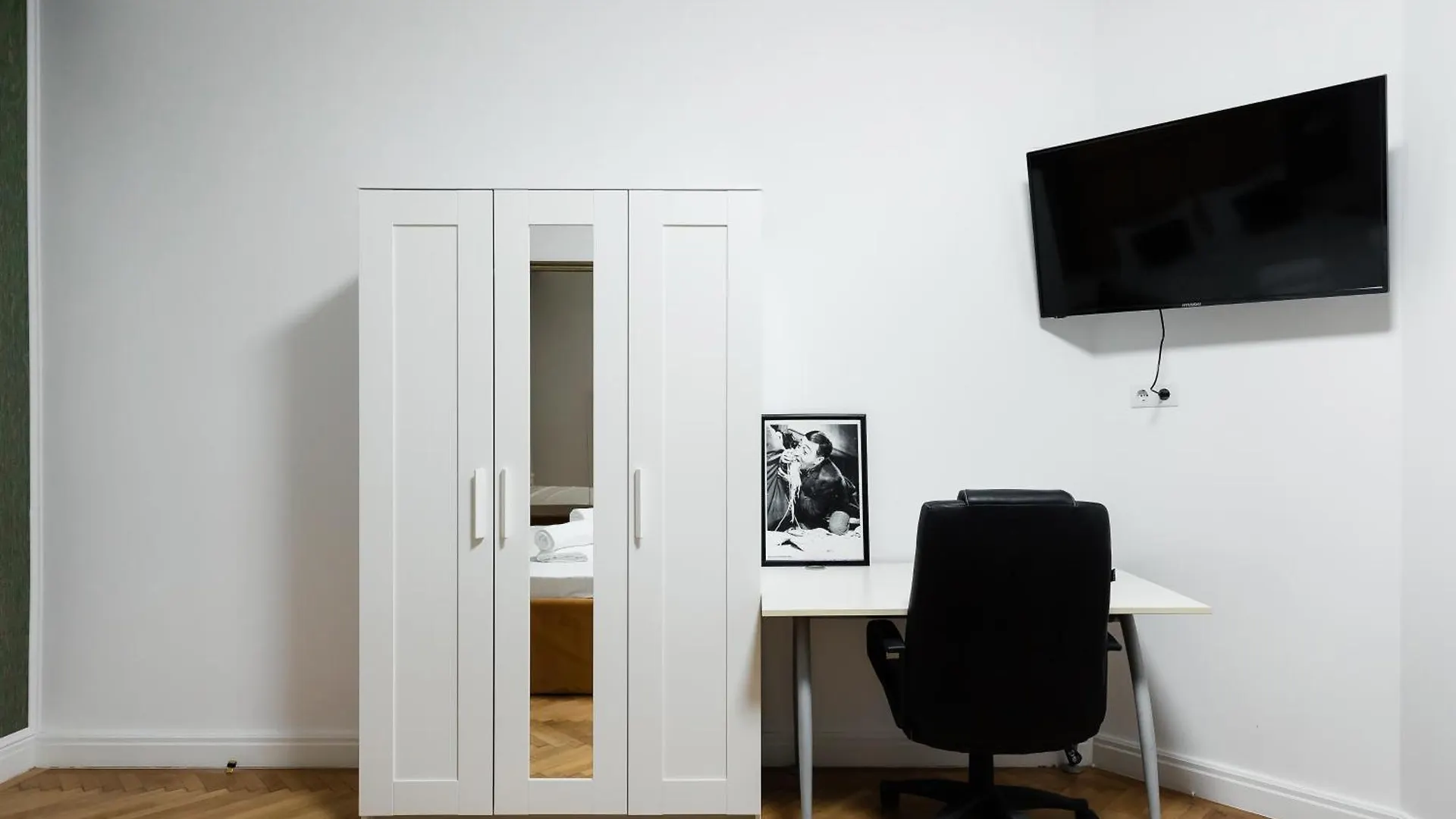 Bucharest Studios Milano Room Romanya
