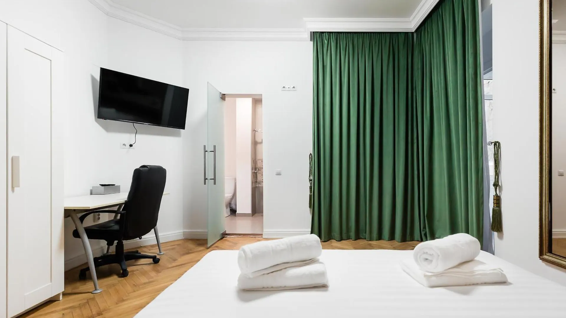 Hostel Bucharest Studios Milano Room Romanya