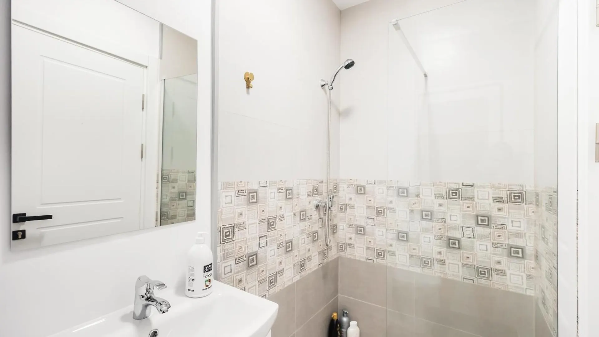 Hostel Bucharest Studios Milano Room Romanya